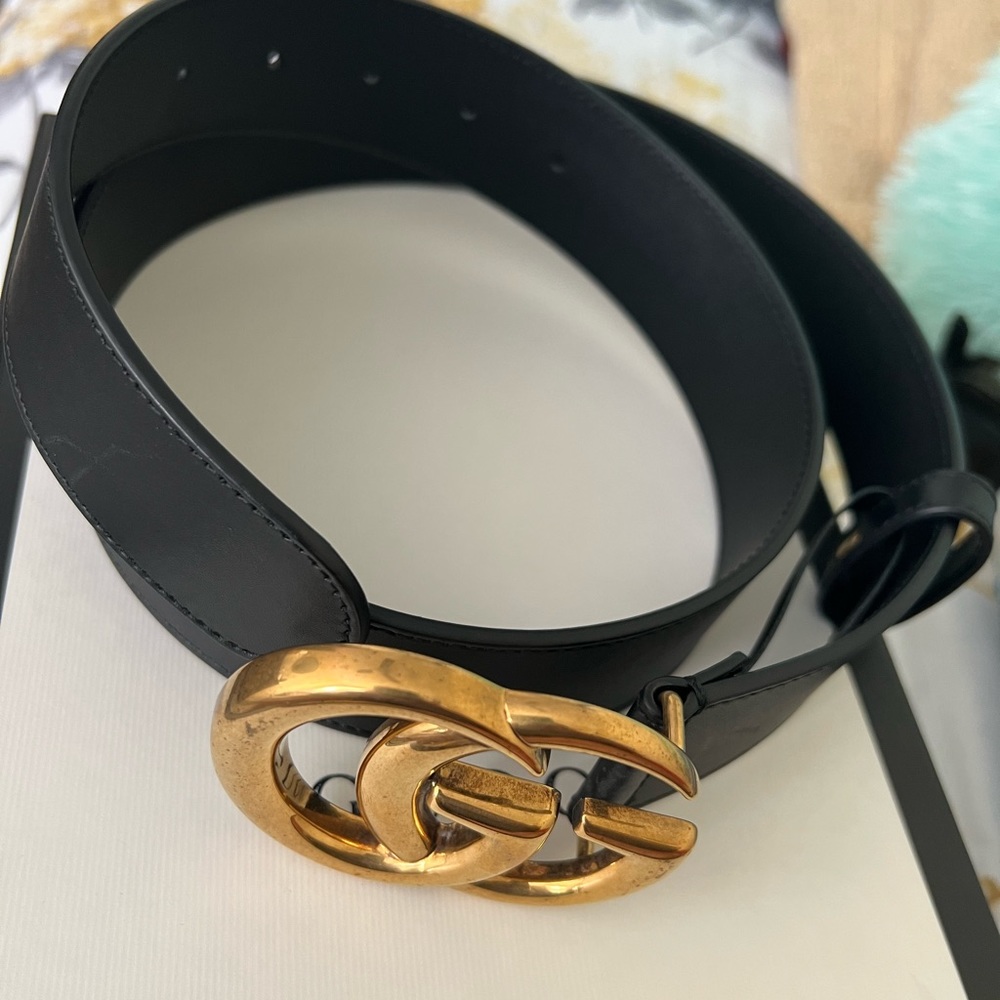 Black Gucci belt